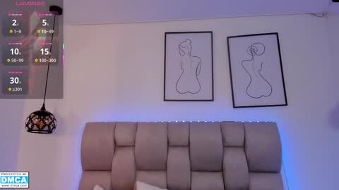 hanna__evans_ online show from March 25, 12:45 pm