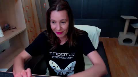 hanna_ha online show from April 19, 5:58 pm