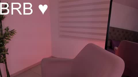 Hannah online show from February 4, 11:38 pm