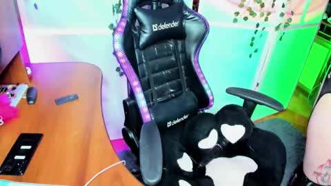 Hannah online show from November 20, 1:04 am