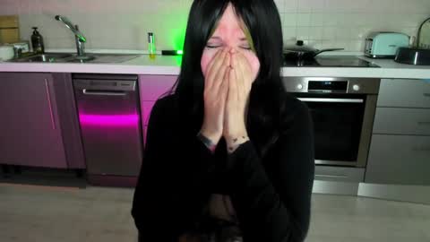 Hannah online show from March 3, 7:39 pm