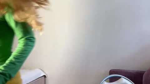 hannah levis  online show from March 16, 8:07 am