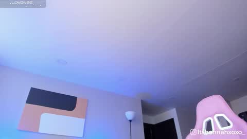 Hannah online show from September 12, 9:28 pm