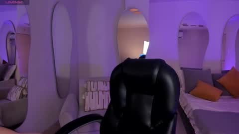 Snapshot of hannahjamesx chatting on November 1, 7:13 pm HANNAH J online show from November 1, 7:13 pm