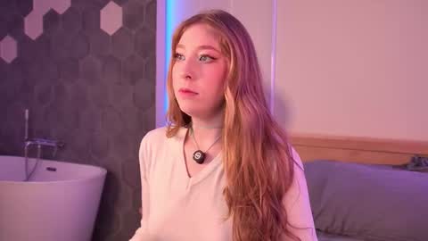 Snapshot of hannahmonttana chatting on October 27, 4:12 am Pearl online show from October 27, 4:12 am