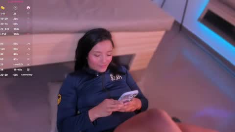 hannahmonttgomery  Help me reach 100 Hands up online show from March 20, 6:35 pm