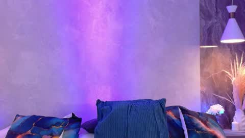 hannaprada1 online show from April 8, 11:46 am