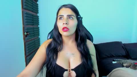 Hanna  online show from February 12, 9:40 pm