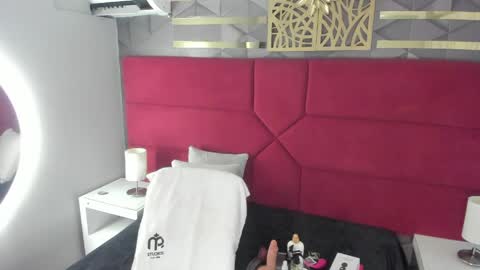 Hanny  online show from April 19, 11:00 am