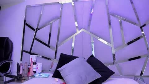 hanny_watson online show from April 2, 2:13 pm