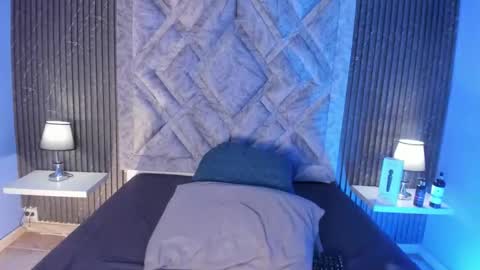 hannyk_ online show from March 11, 12:19 pm