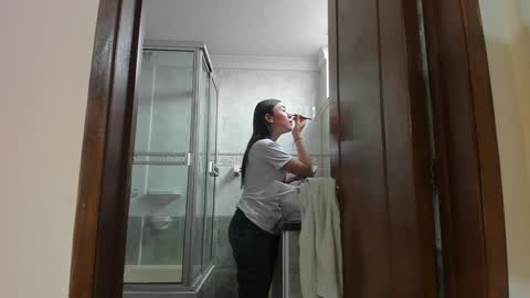 happy_cream_ online show from December 18, 12:29 pm