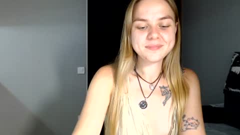 happy_fox_ online show from July 5, 9:55 pm