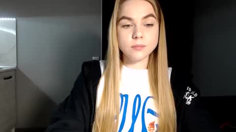 happy_fox_ online show from February 4, 7:44 pm