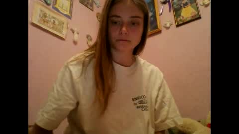 happyemily  online show from February 23, 9:28 pm