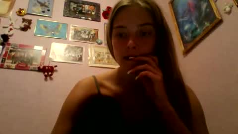 happyemily  online show from October 31, 8:42 pm