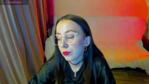 Stephanie online show from January 9, 7:30 pm