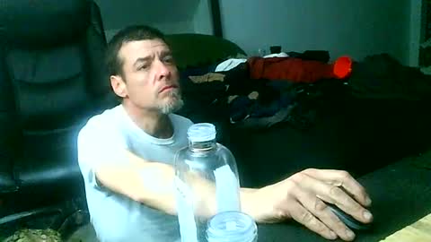 Hardnhorny4hottys online show from December 4, 2:14 am