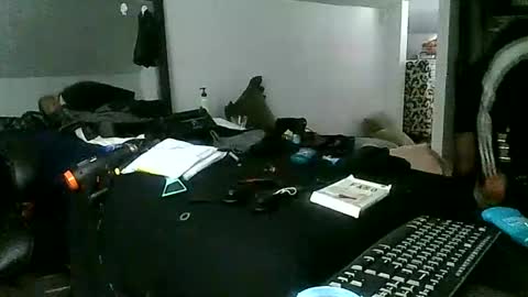 Hardnhorny4hottys online show from December 5, 2:17 pm