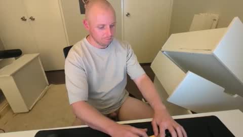 Stand Lee online show from February 12, 8:23 pm