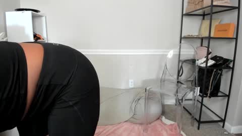Snapshot of harmonie_marquise chatting on September 29, 1:10 pm Harmonie Marquise online show from September 29, 1:10 pm