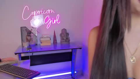 Snapshot of hasbella_saenz1 chatting on March 3, 4:03 am s online show from March 3, 4:03 am