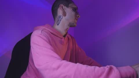 More content   2   online show from November 19, 1:27 am