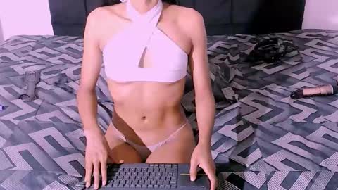 Snapshot of hayley_1111 chatting on October 26, 2:45 am hayley_1111 online show from October 26, 2:45 am