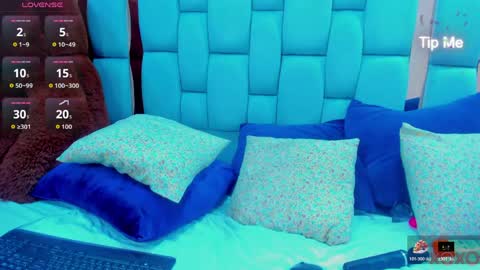 hazel_lanee online show from April 13, 6:06 am