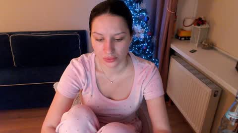 Snapshot of heaven_chloe chatting on February 7, 10:09 pm Heaven girl online show from February 7, 10:09 pm