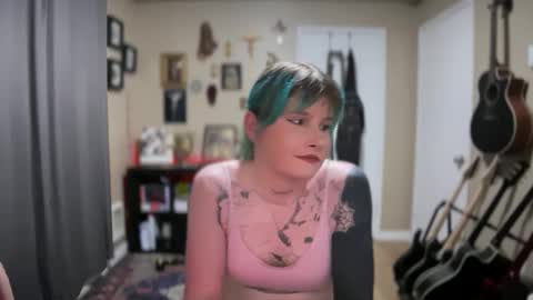 Saoirse online show from December 6, 6:09 am