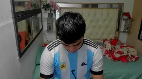 heiker_ online show from December 1, 2:42 am