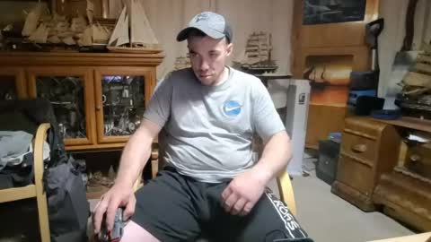 xxScubaStevexx online show from April 20, 6:05 am