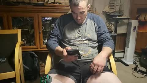 xxScubaStevexx online show from April 19, 6:58 am