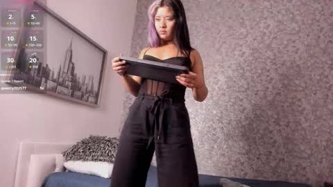 Snapshot of hela_strossner chatting on September 24, 12:56 pm Hella online show from September 24, 12:56 pm