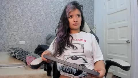 Snapshot of hela_strossner chatting on September 19, 12:31 pm Hella online show from September 19, 12:31 pm