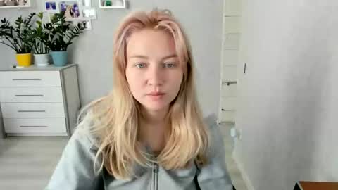Snapshot of helen_angel_girl chatting on September 13, 8:50 am Helen sven online show from September 13, 8:50 am