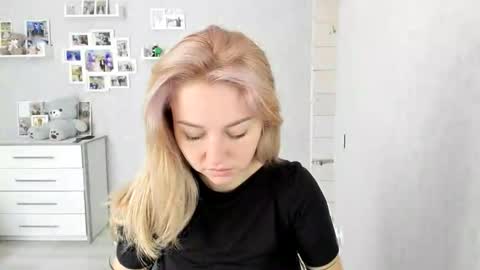 Snapshot of helen_angel_girl chatting on September 11, 7:53 am Helen sven online show from September 11, 7:53 am