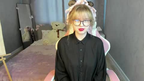 Helen Carson online show from April 21, 1:20 am