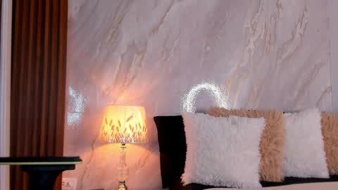 Helena Santos  online show from January 18, 11:30 am