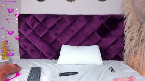 H E L E N A  online show from February 21, 4:40 am