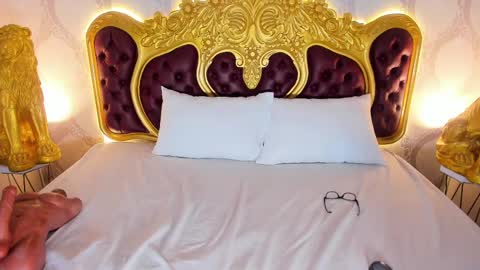 H E L E N A  online show from March 2, 3:45 am