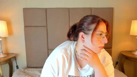 Helen or Hells online show from May 23, 1:18 pm