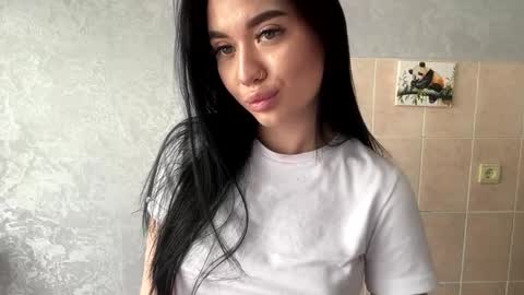 lilian online show from April 21, 2:51 am