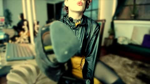 Heliconia online show from April 8, 11:30 pm