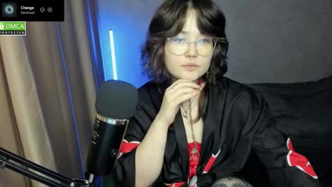 Red online show from November 5, 7:27 pm