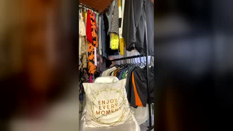 hellen     online show from April 5, 11:02 pm