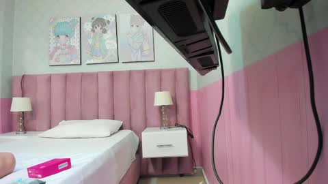   online show from April 19, 11:11 am