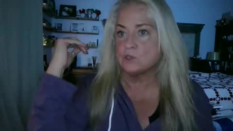 Hunnys Hive online show from March 11, 11:26 pm