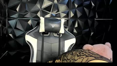 heluehorny13 online show from November 28, 6:21 am